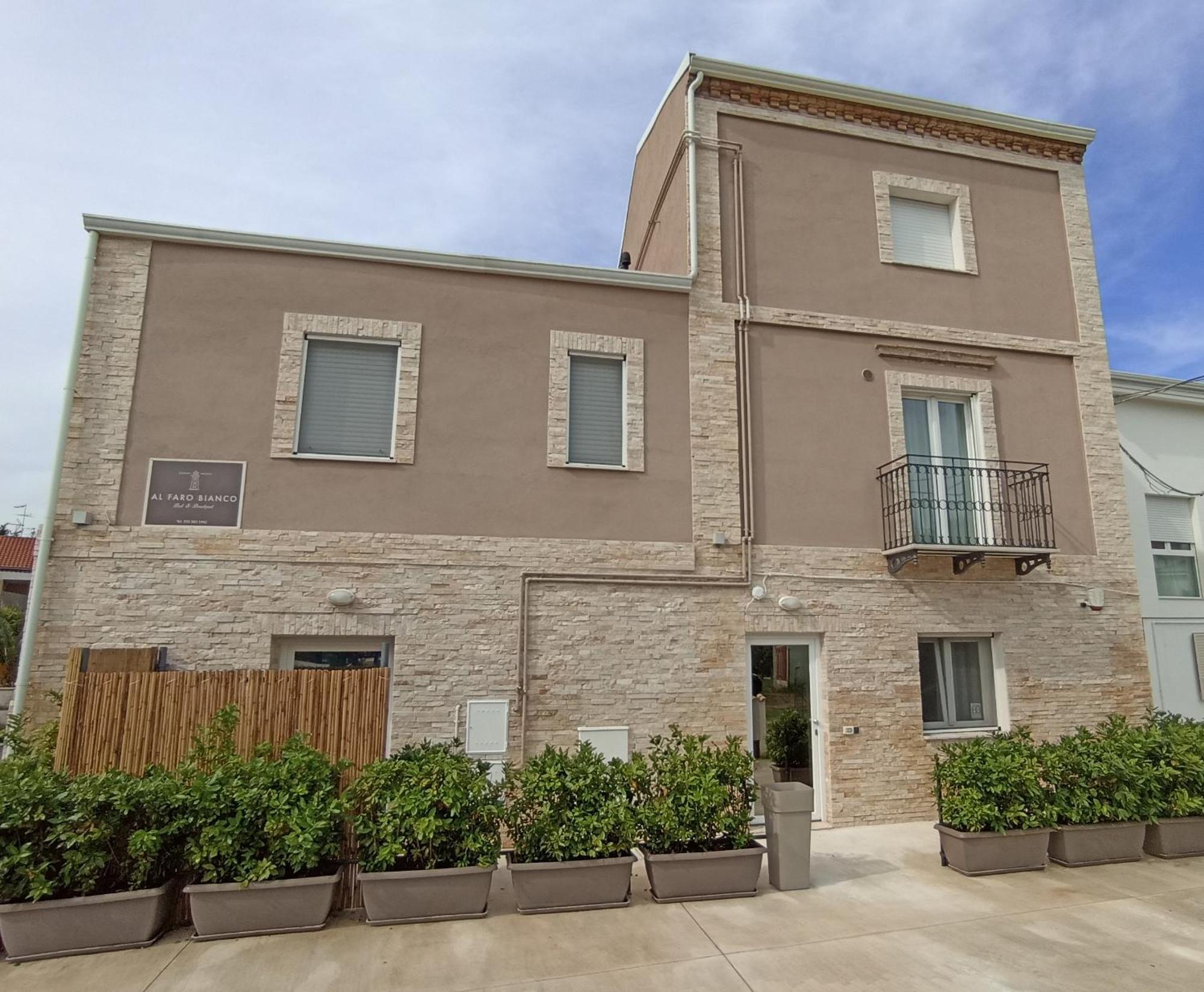 Al Faro Bianco B&B E Residence Con Parcheggio Vasto Exteriér fotografie