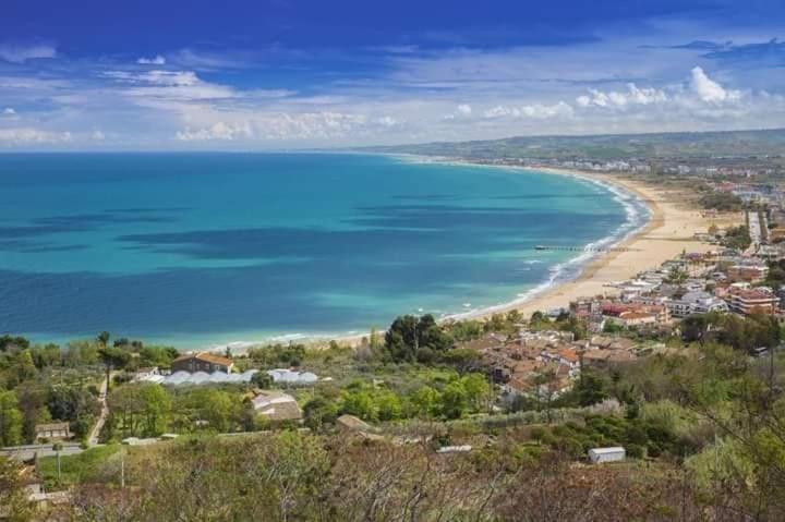 Al Faro Bianco B&B E Residence Con Parcheggio Vasto Exteriér fotografie